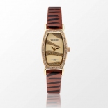 豹纹皮带镶钻闪粉面个性女表W50042L